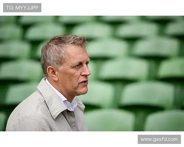 《图赫尔》与现代足球战术革新趋势分析与历史地位再定义