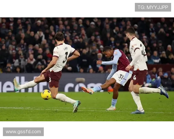 加里·奥尼尔在英超赛季中的表现稳健,成为球队未来的希望与新星。 加里·奥尼尔在英超赛季中的表现稳健,成为球队未来的希望与新星。