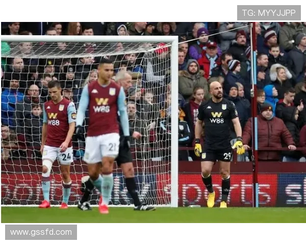 巴黎防线稳定性仍需磨合,关键战表现恐制约欧冠前景 巴黎防线稳定性仍需磨合,关键战表现恐制约欧冠前景